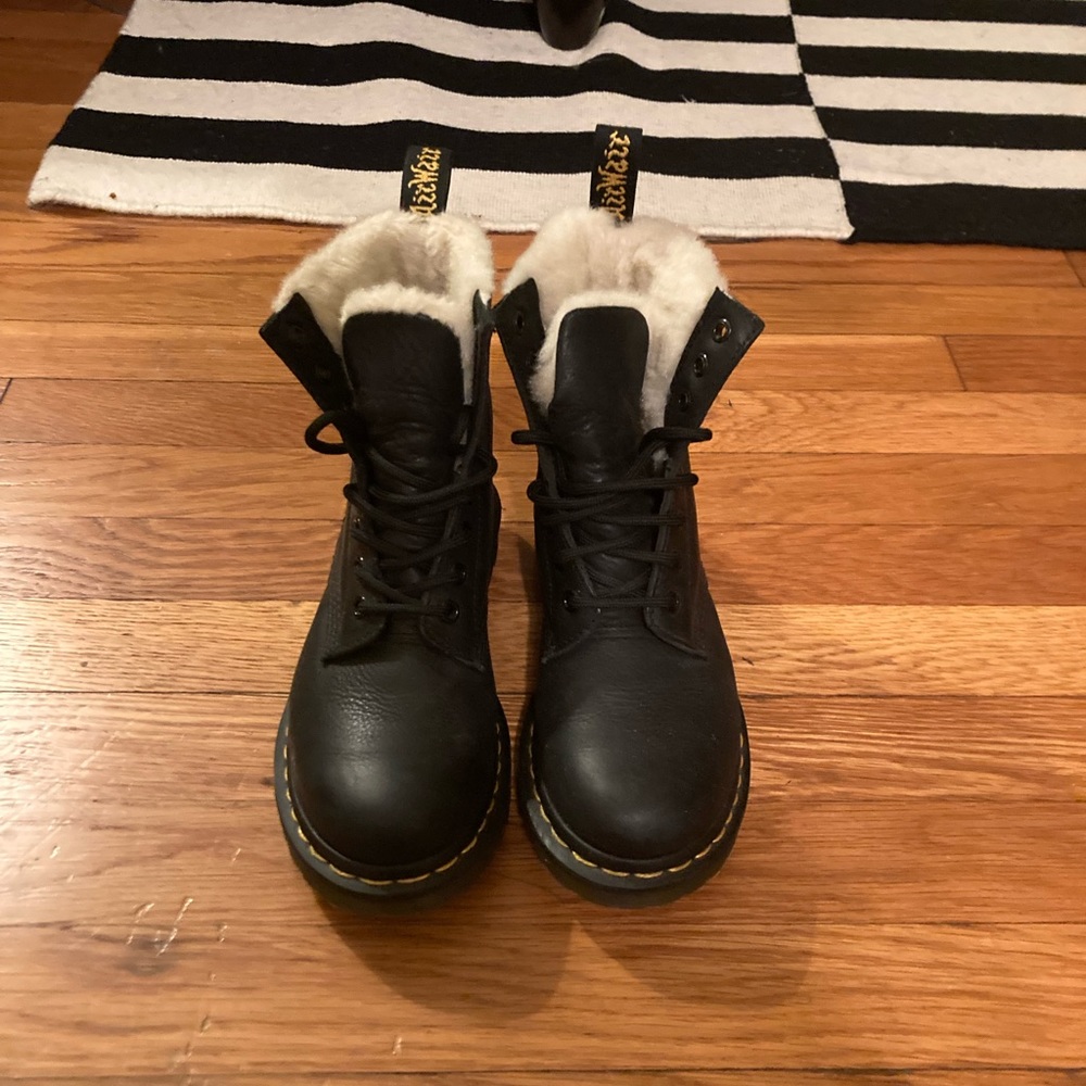 Dr. Martens Serena 8 eye boot